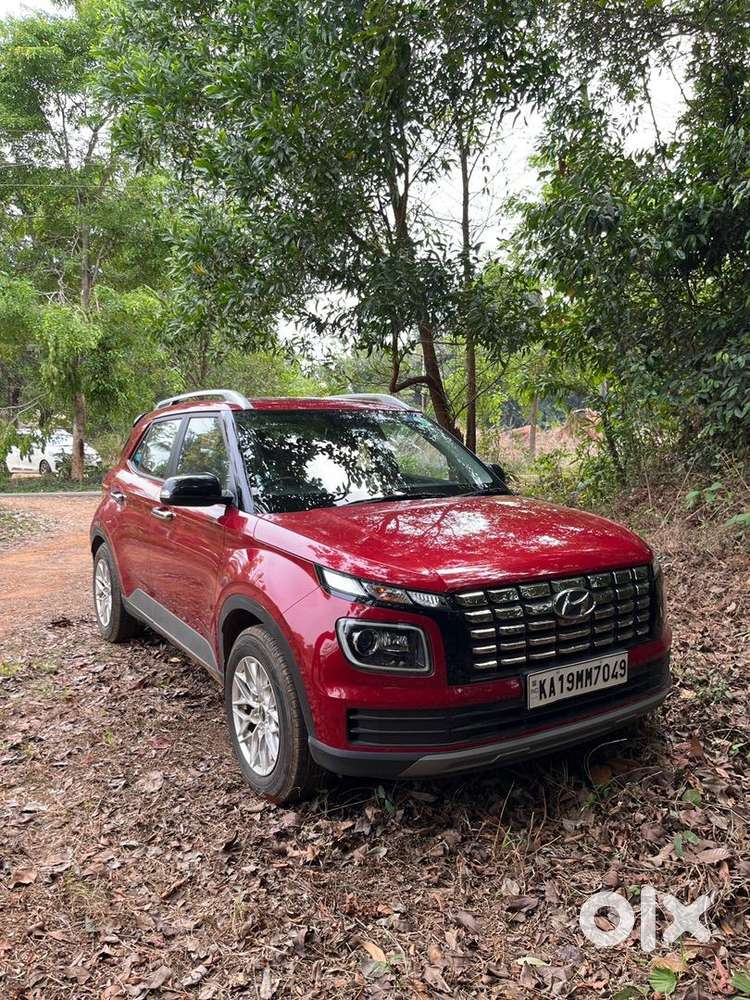 Hyundai Venue 2022 Petrol 16000 Km Driven