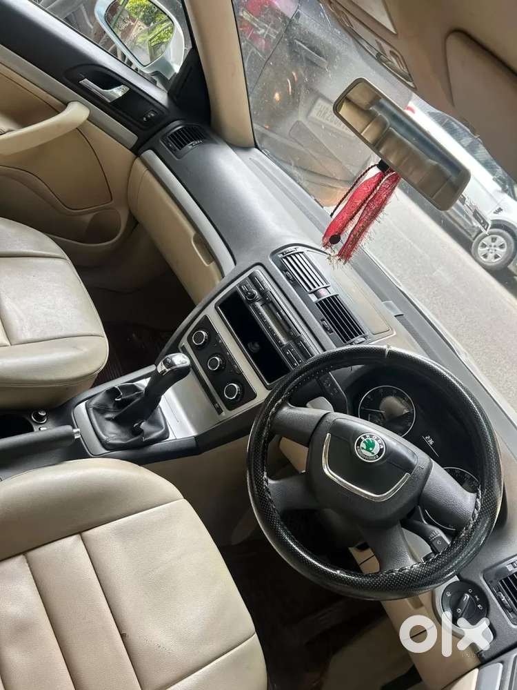 Skoda Laura, 2011, Petrol