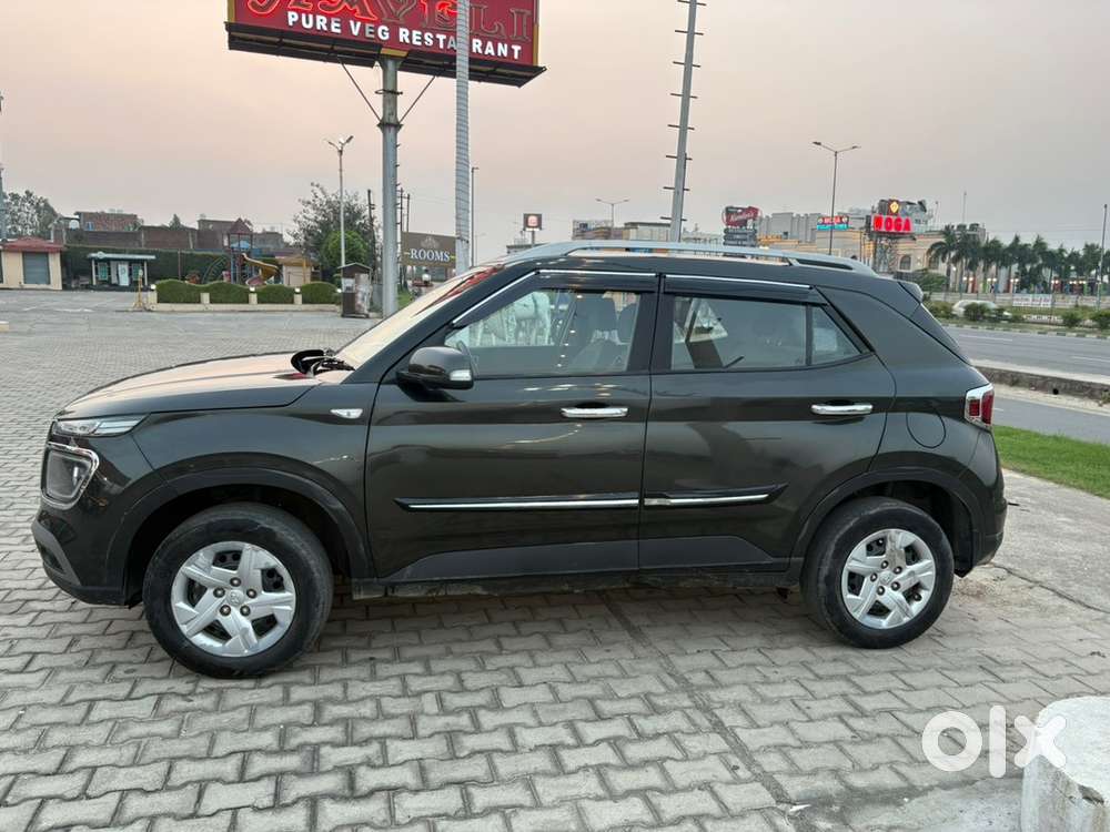 Hyundai Venue 2020 Petrol 53000 Km Driven