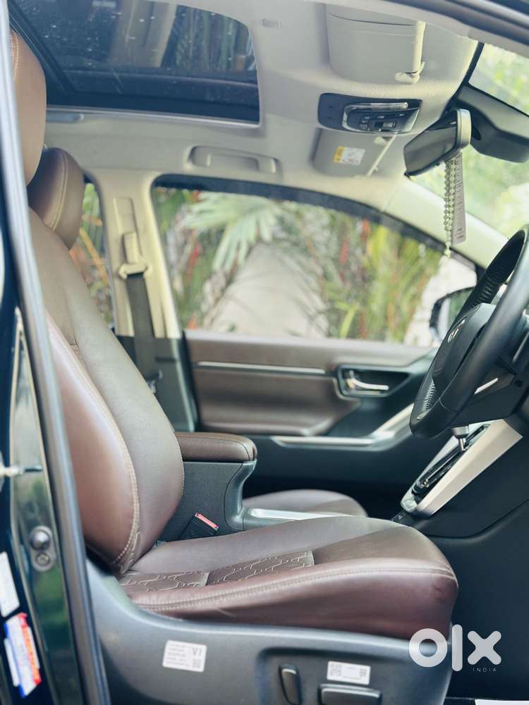 Toyota Innova Hycross 2.0 Zx (o) Hybrid 7 Str, 2024, Petrol