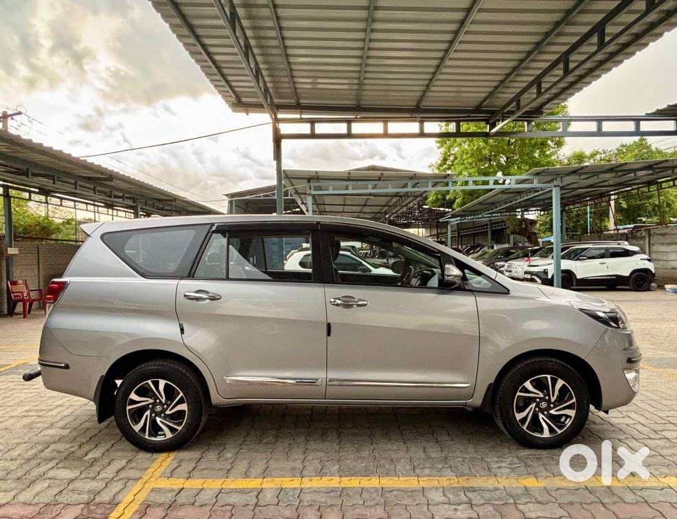Toyota Innova Crysta [2020-ongoing] 2.4 Gx 8 Str, 2024, Diesel