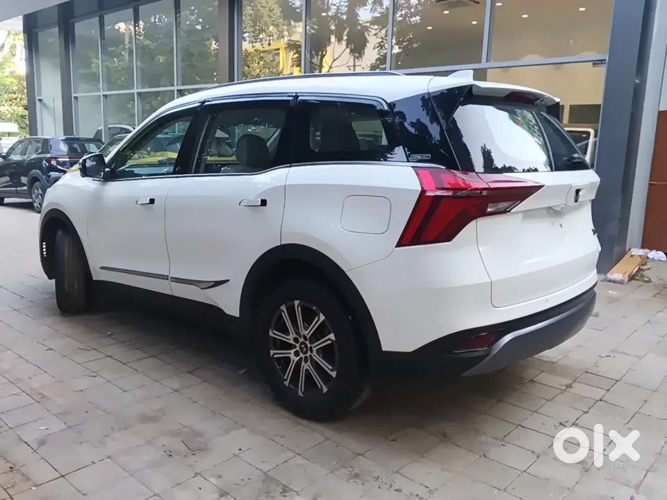 Mahindra Xuv700 2.2 Ax 7 Diesel Mt Luxury Pack Str, 2025, Diesel