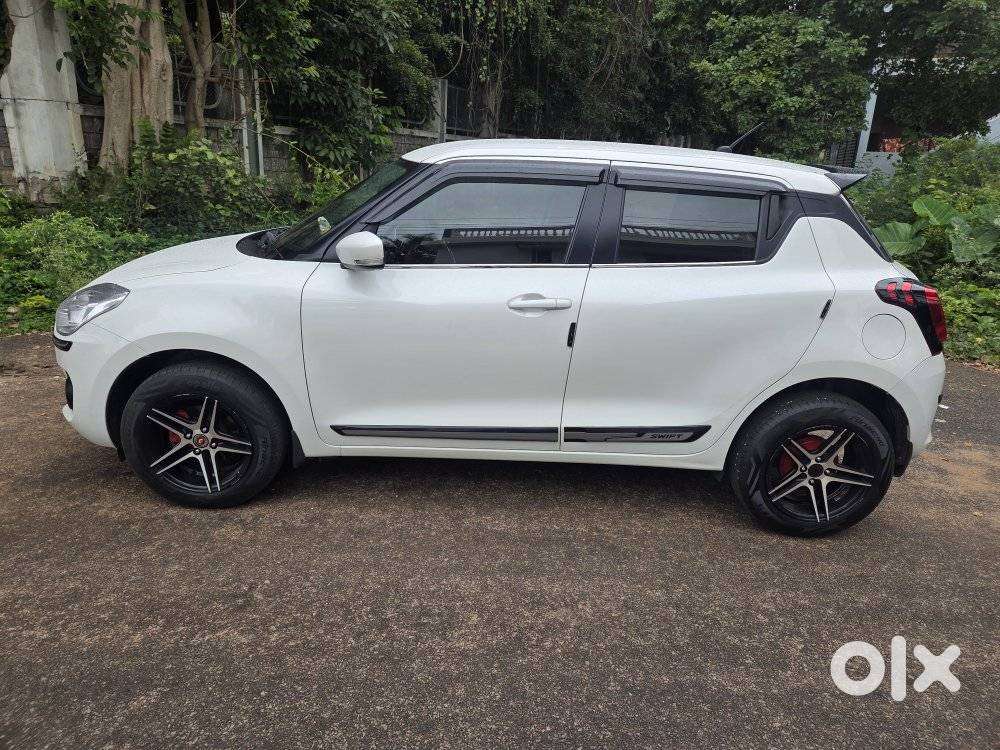 Maruti Suzuki Swift Vxi + Manual, 2022, Petrol