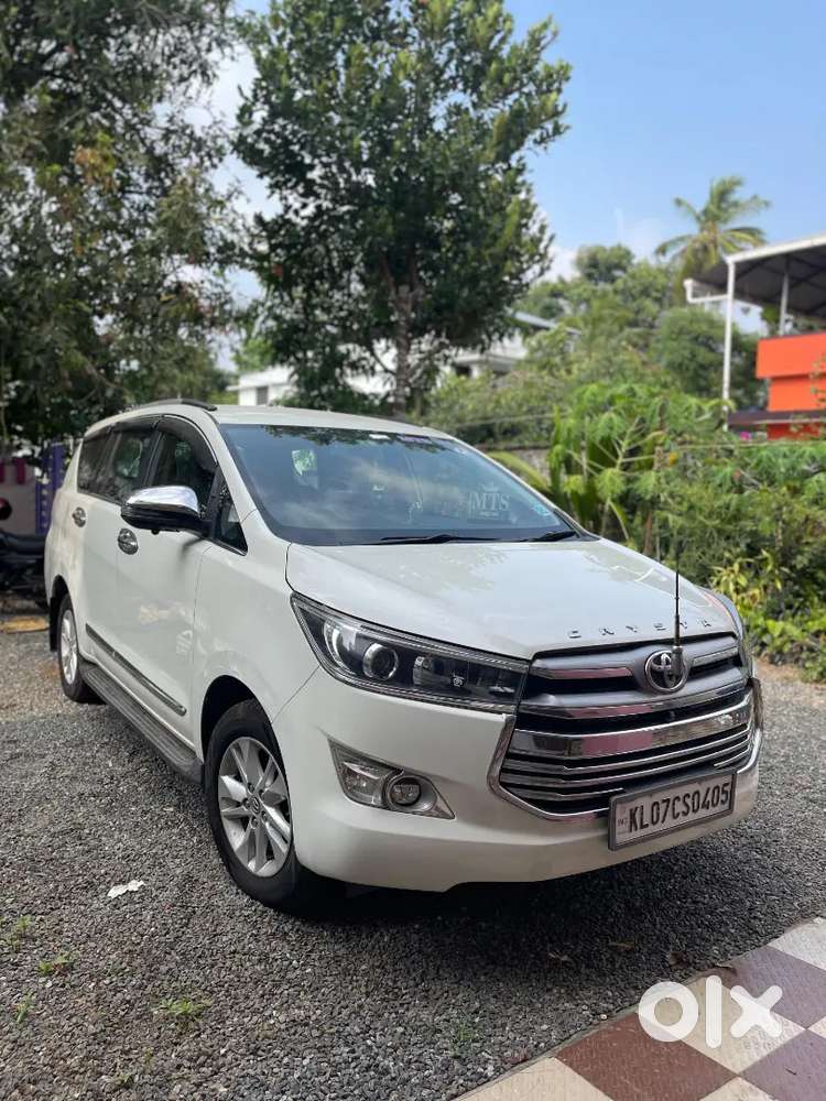 Innova Crysta 2.4 V 7 Seater