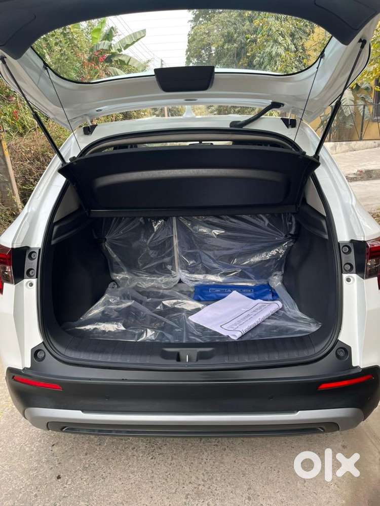 Honda Elevate Vmt Apex Edition 2025, 4000km Driven Showroom Condition