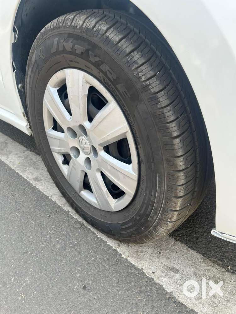 Touchscreen Infotainment System Reverse Parking Camera