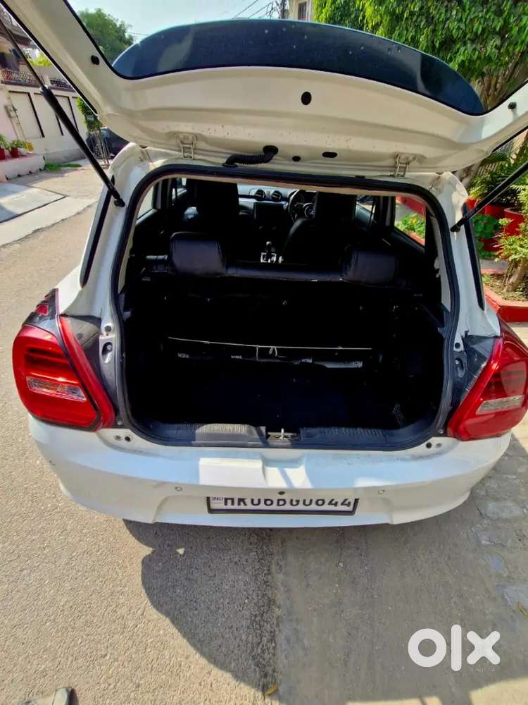 Swift Vxi 2024 July 
1st Owner 
Km 32000
Service Records Available