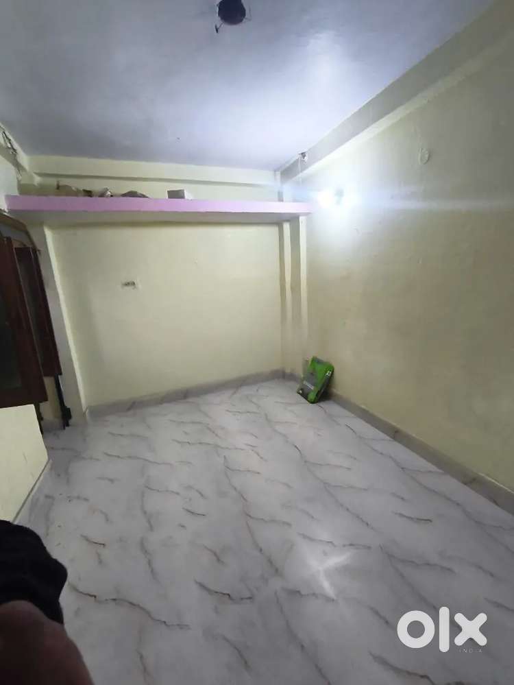 1RK Flat available for rent (only for girls and family)