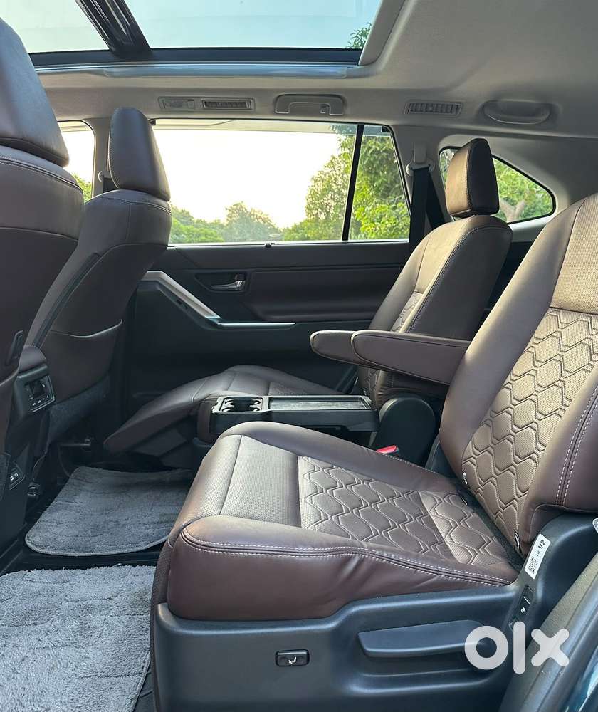 Toyota Innova Hycross 2.0 Zx Hybrid 7 Str, 2025, Petrol