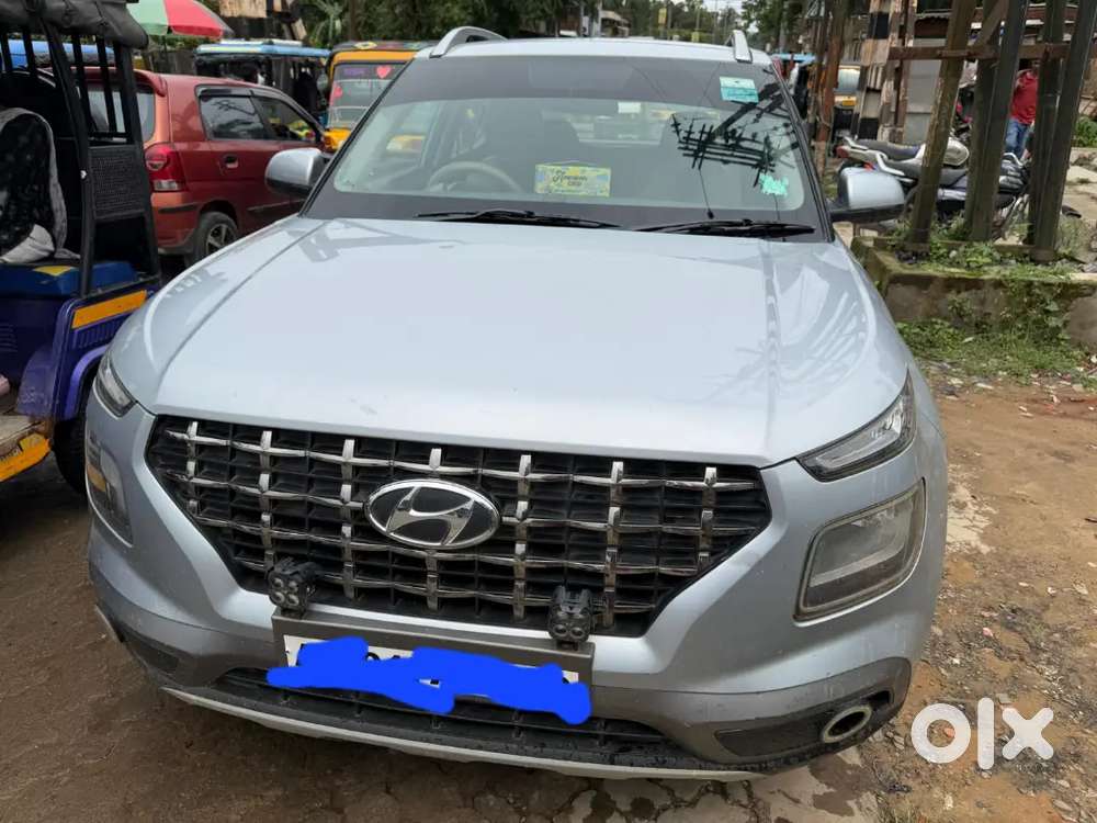 Hyundai Venue 2022 Petrol 74000 Km Driven