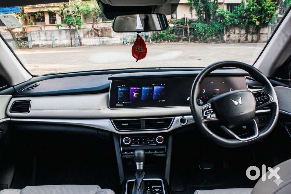 Mahindra Xuv700 2.0 Ax 7 Petrol At Luxury Pack Str, 2024, Petrol