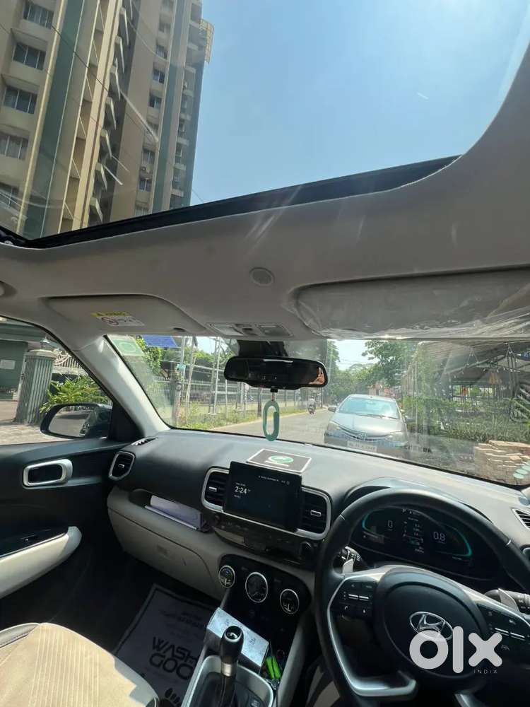 Hyundai Venue 2024 Petrol Well Maintained