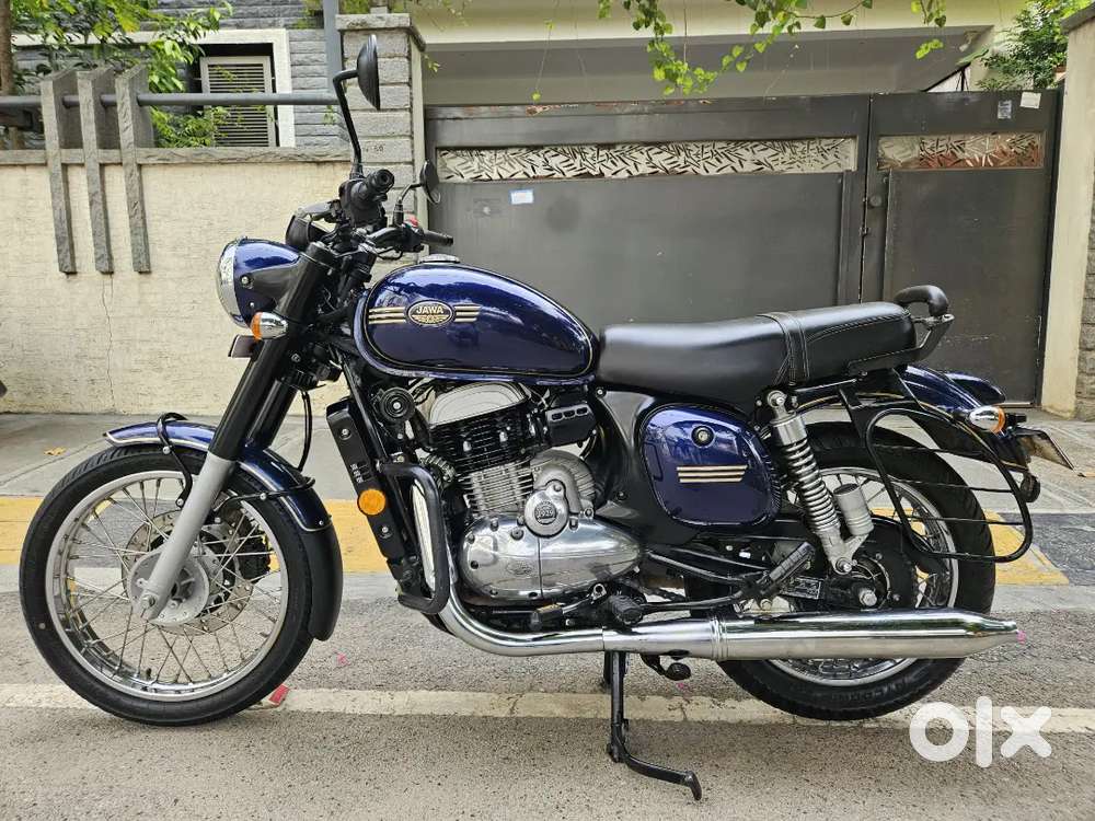 Jawa 42 ABS lone option available