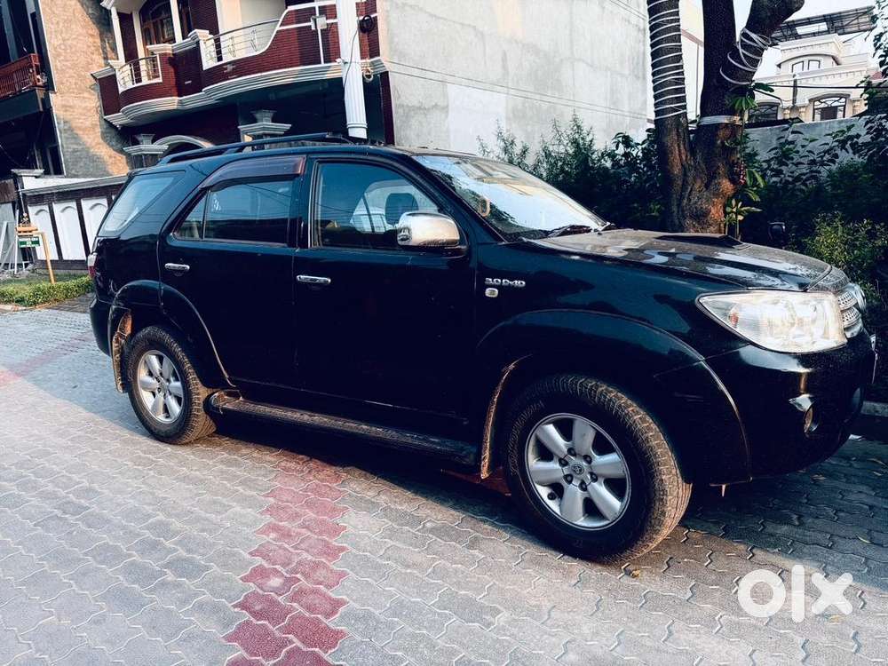 Toyota Fortuner 2010 Diesel 199999 Km Driven