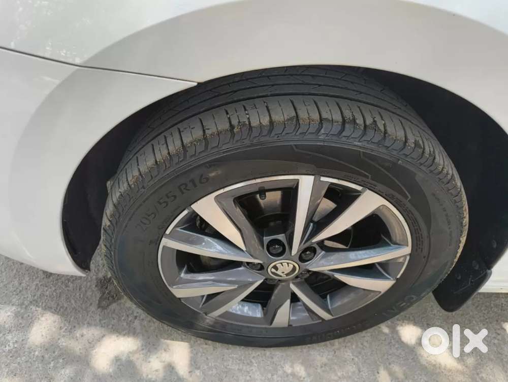 Skoda Slavia Style 1.0l Tsi At, 2022, Petrol