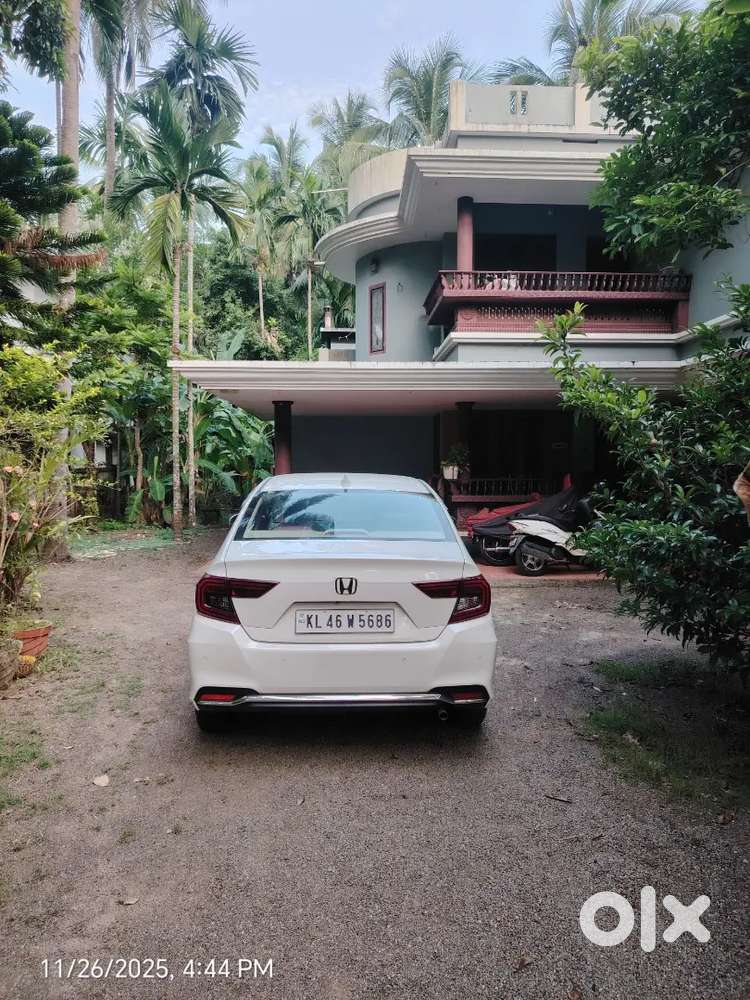 Good Condition Vehicle Full Company Service No Accident History