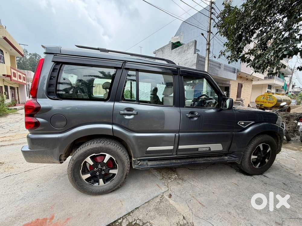 Mahindra Scorpio Classic S11 7 Seater Captain Seats, Dark Grey Colour.