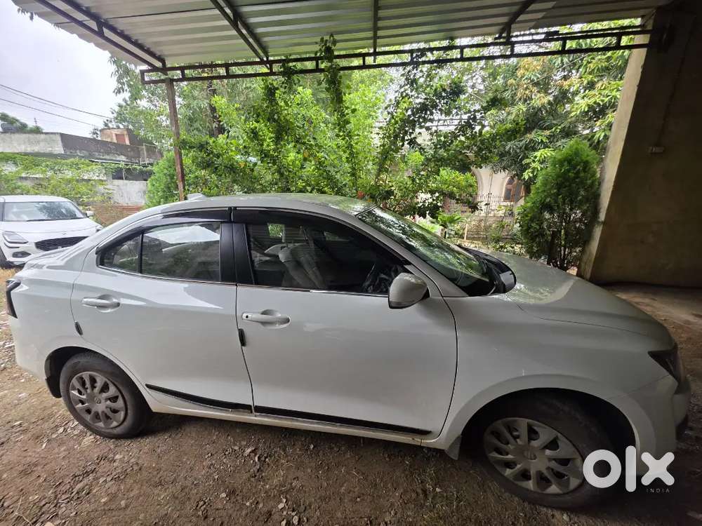 Maruti Suzuki Dzire Vxi Cng 2025