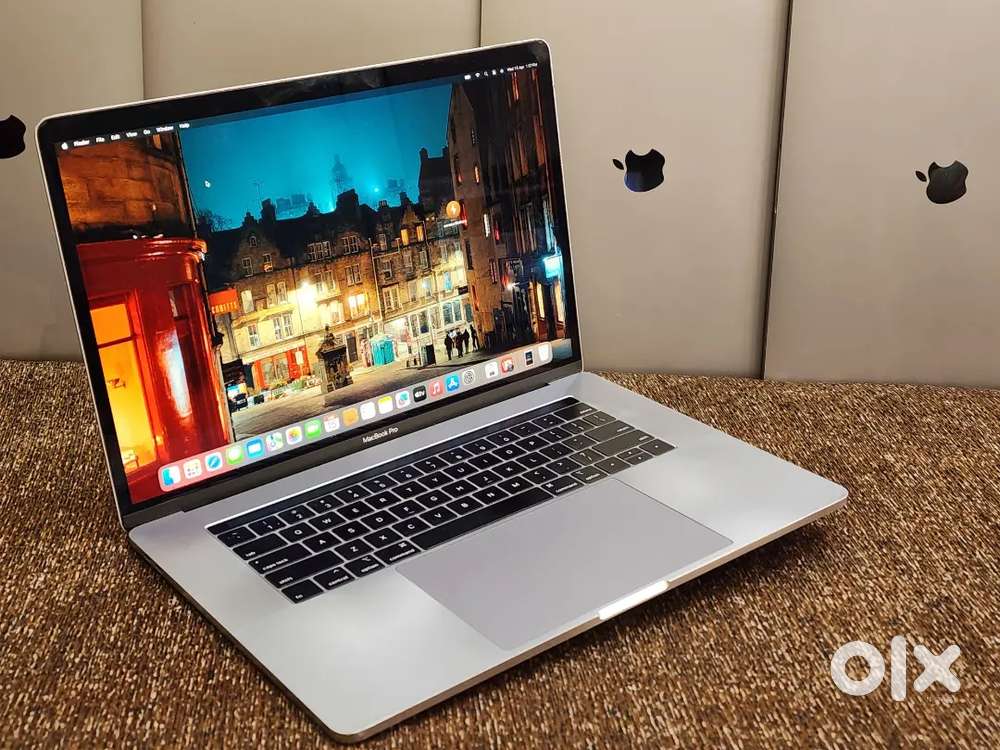 Apple Macbook Pro i7 16gb 256gb 5.5gb GFX 15inch RetinaTouchbar