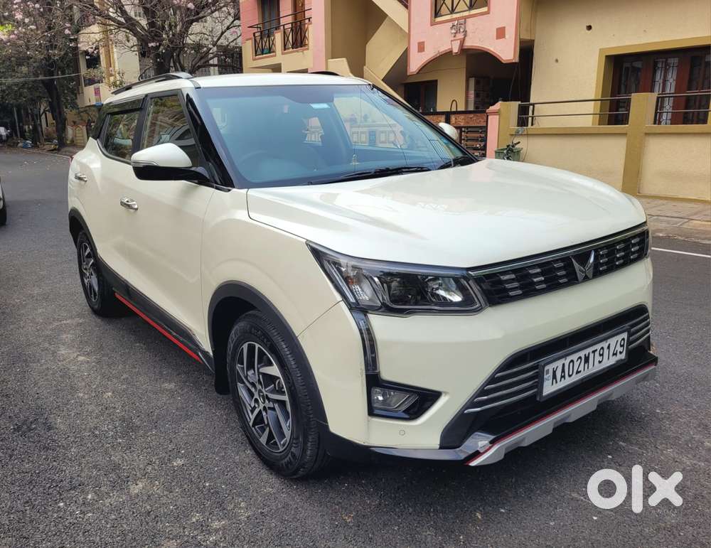 Mahindra Xuv300 1.2 W8 (o) Amt Petrol, 2023, Petrol