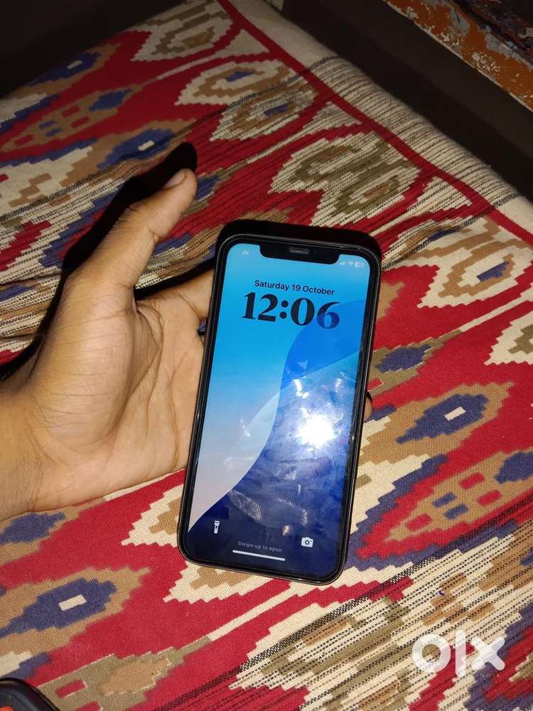 Iphone 11 mint condition Mobile Phones 1787445106