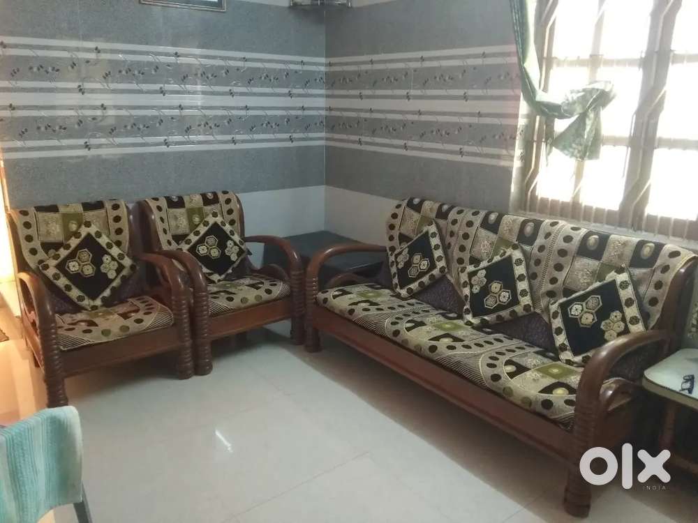 Sagi sofa set good condition