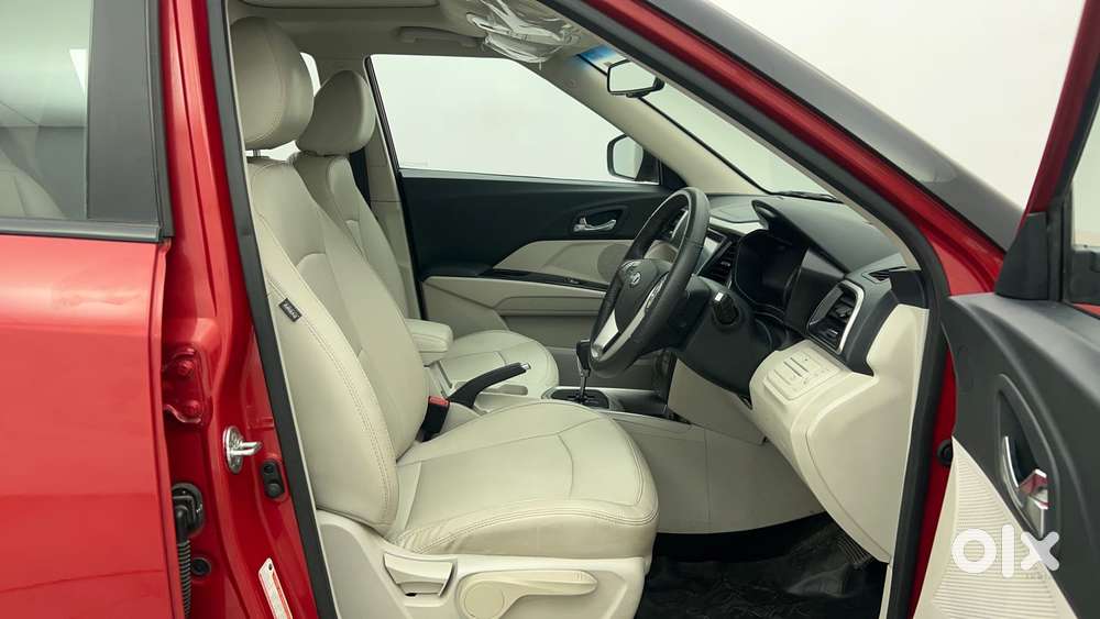 Mahindra Xuv300 1.2 W8 (o) Amt Petrol, 2022, Petrol