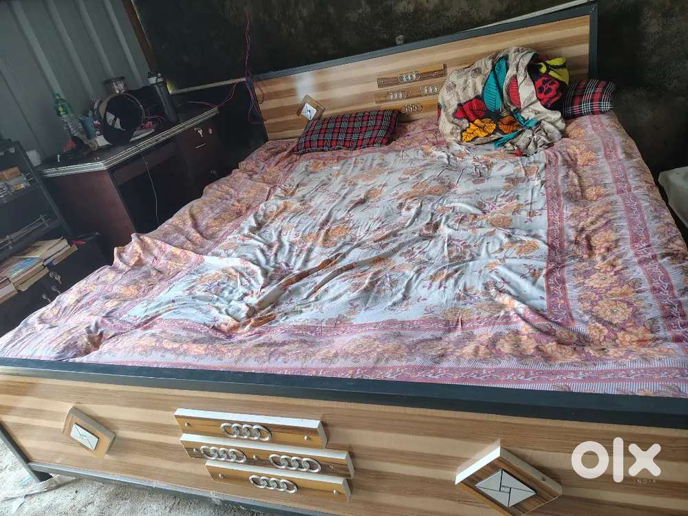 Dubble bed king size with matress brand new using for 15 days