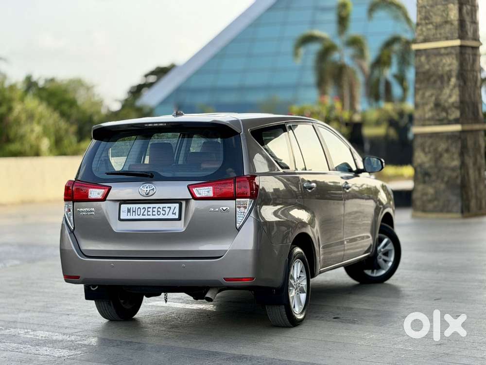 Toyota Innova Crysta 2.4 V 8 Str, 2016, Diesel