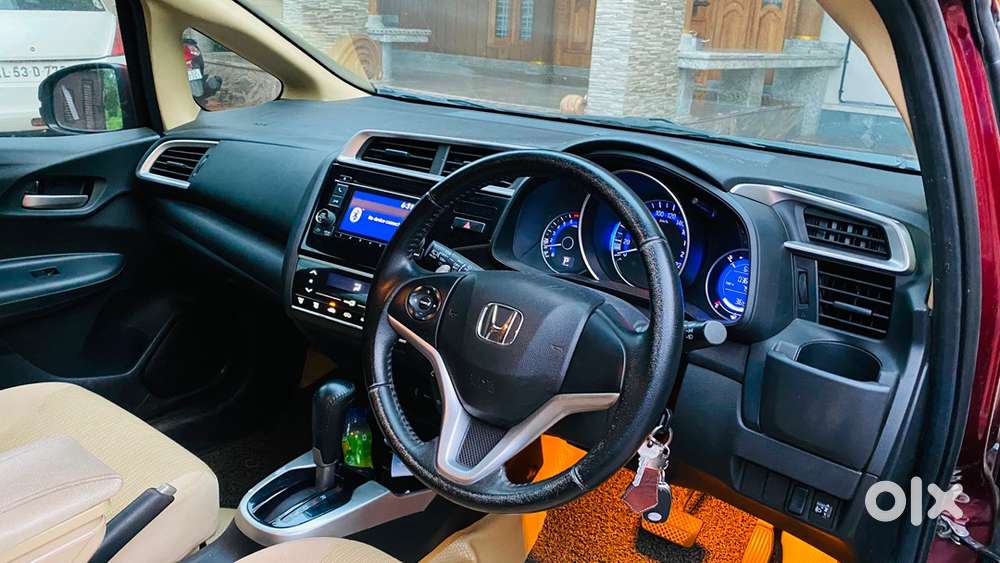 Honda Jazz Petrol Automatic 2016 Km Driven 42000