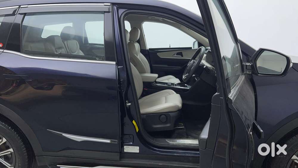 Mahindra Xuv700 2.0 Ax 7 Petrol At Luxury Pack Str, 2022, Petrol
