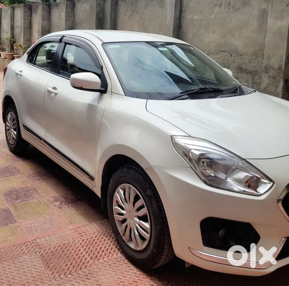 Maruti Suzuki Dzire 2019,automatic,bs6,petrol,1st Owner,white
