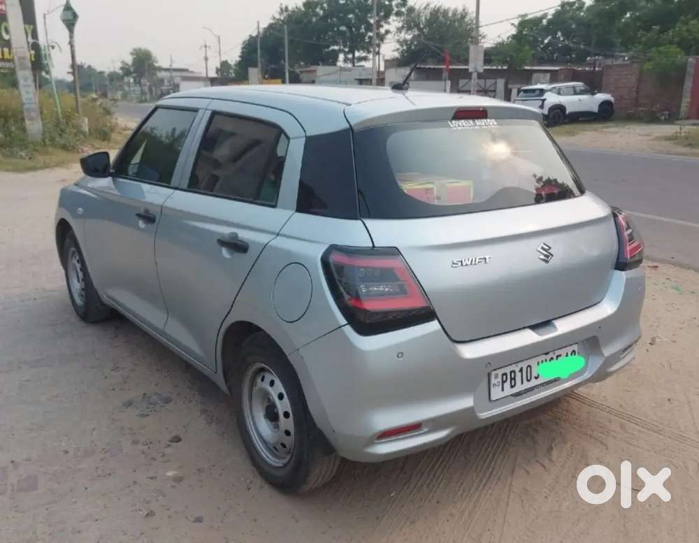 Swift Lxi ( Silver) December 2024 ( 5 Year Extend Warranty)