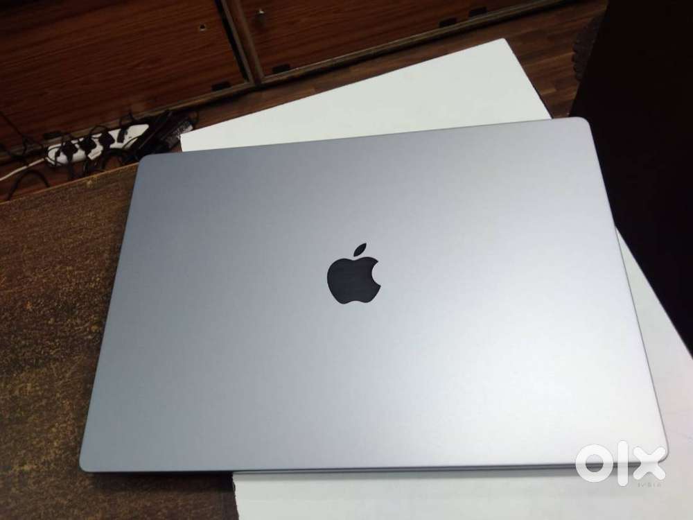 ֍ MacBook Pro A2485 * 16 GB RAM * M1 Pro Chip * 16 Inch