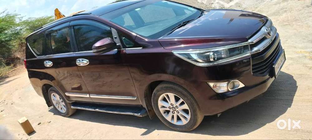 Innova Crysta 2.4 V Model