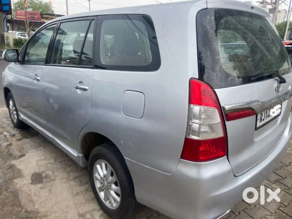 Toyota Innova 2.5 V Diesel 2013