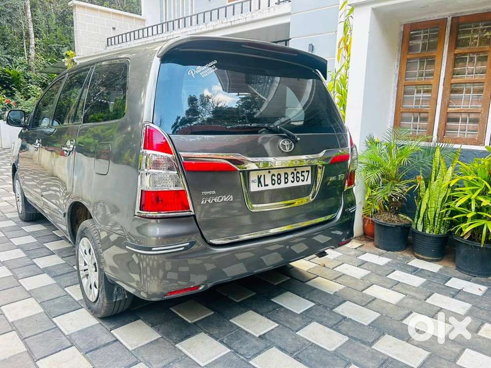 Family Used Neat And Clean Toyota Innova 2010 Diesel 194000 Km Driven