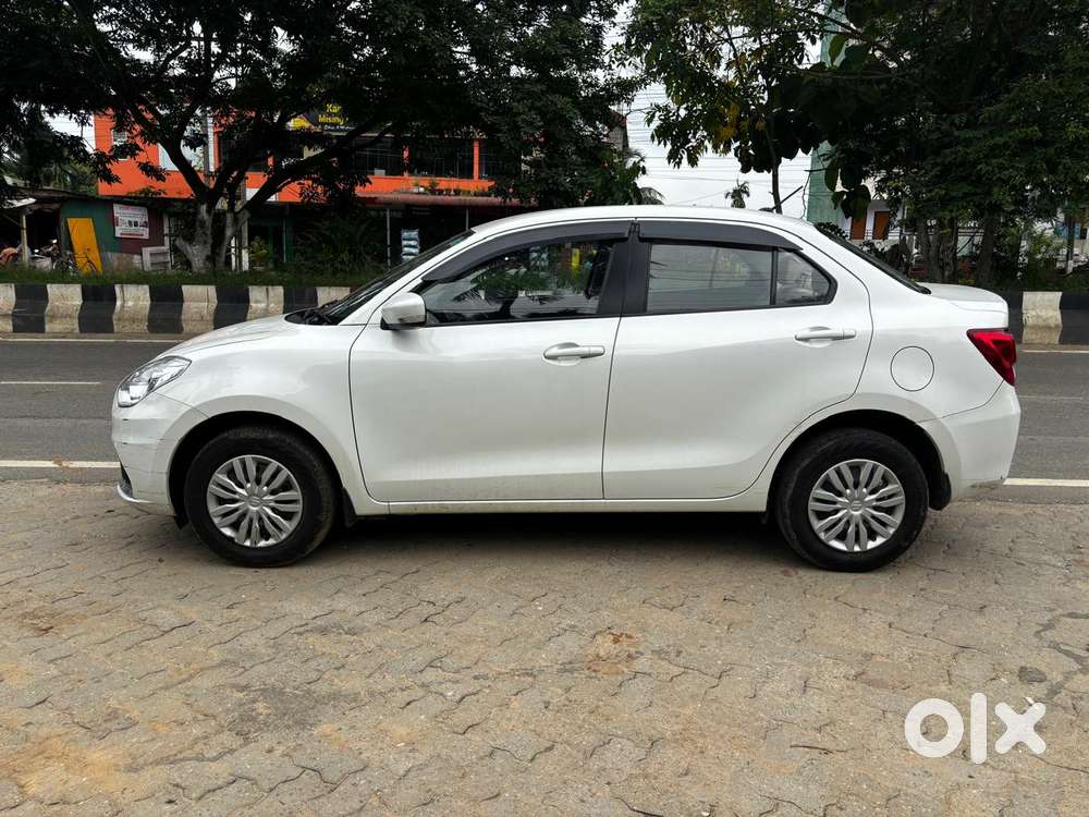 Maruti Suzuki Dzire 1.2 Vxi, 2023, Petrol