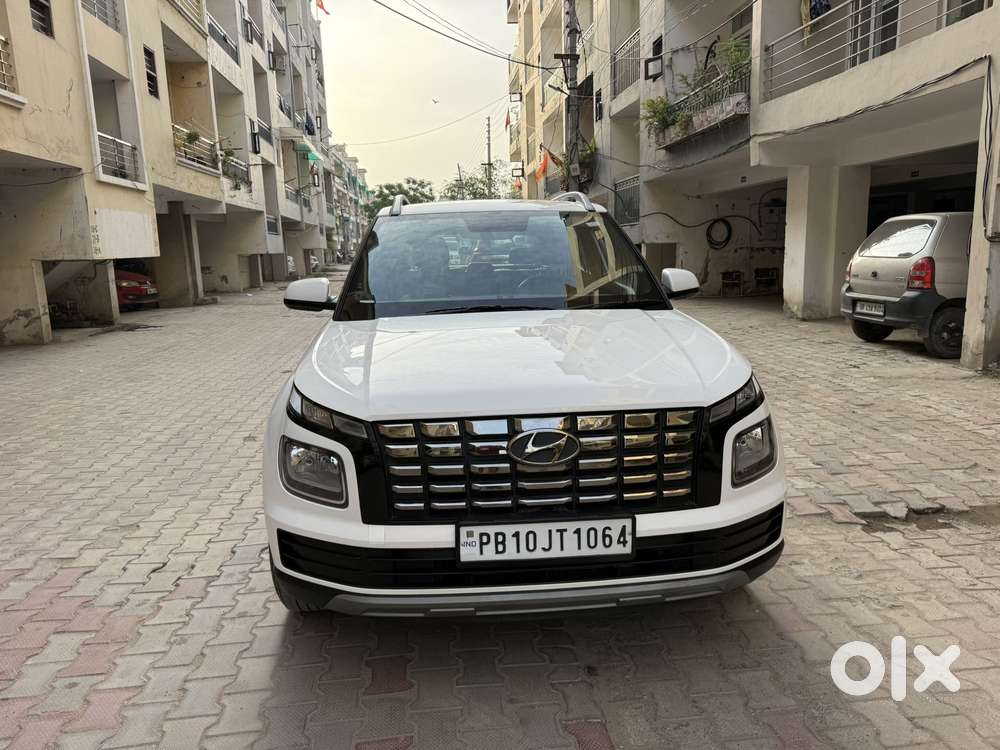 Hyundai Venue 1.2 S (o), 2024, Petrol