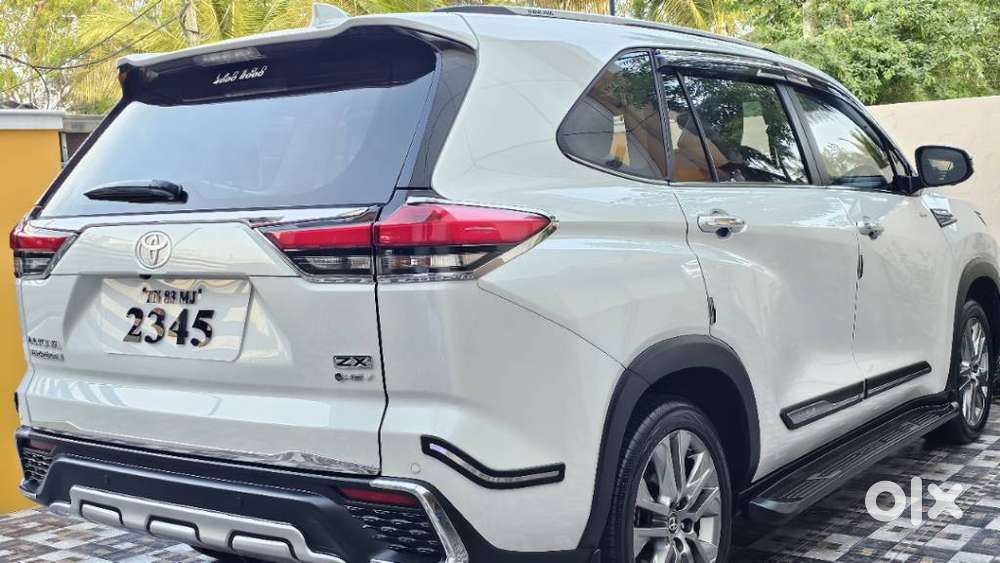 Toyota Innova Hycross 2.0 Zx (o) Hybrid 7 Str, 2025, Petrol