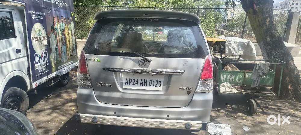 Toyota Innova 2010 Diesel 235000 Km Driven