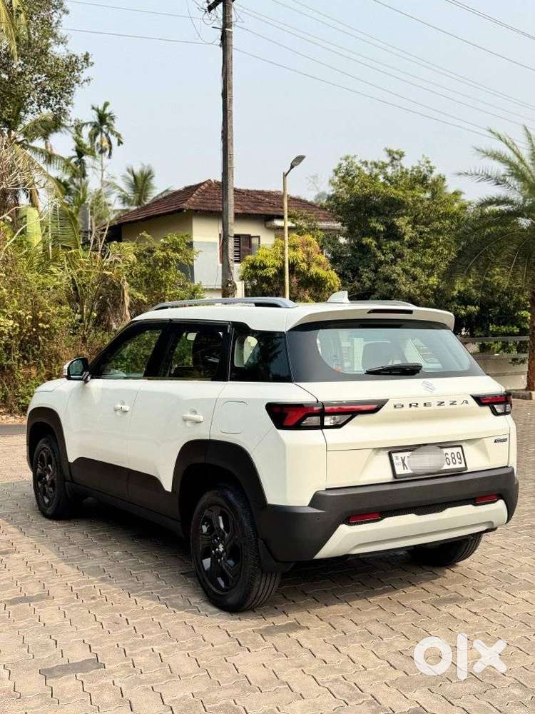 Maruti Suzuki Brezza 1.5 Zxi Smart Hybrid, 2022, Petrol