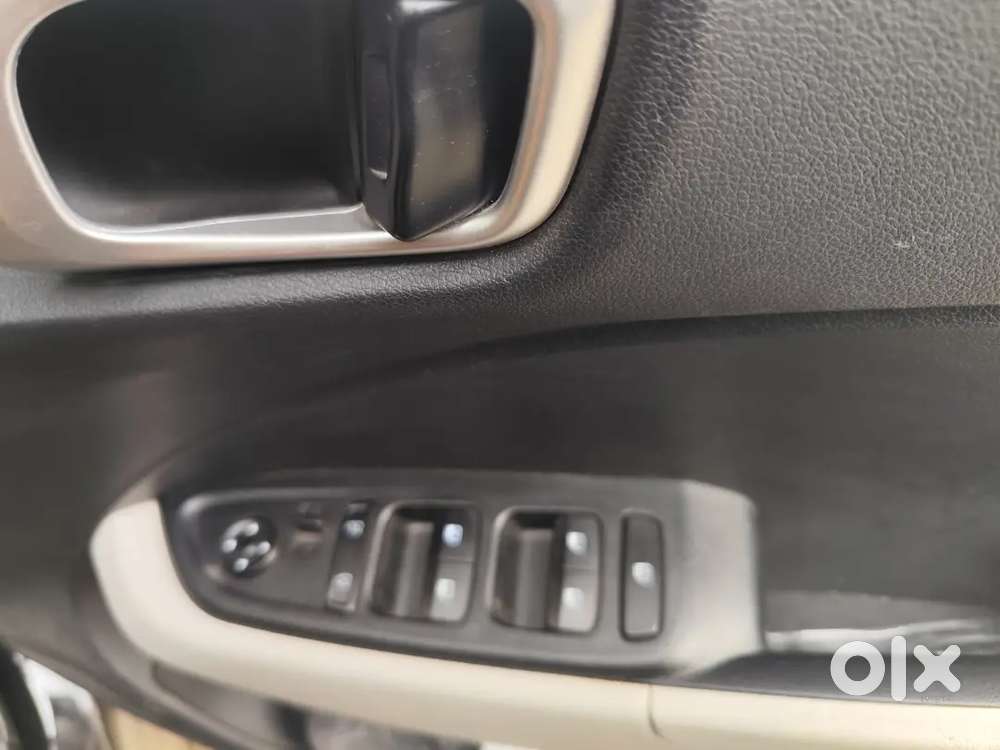 Hyundai Venue 2023 Petrol 24000 Km Driven Cng+petrol