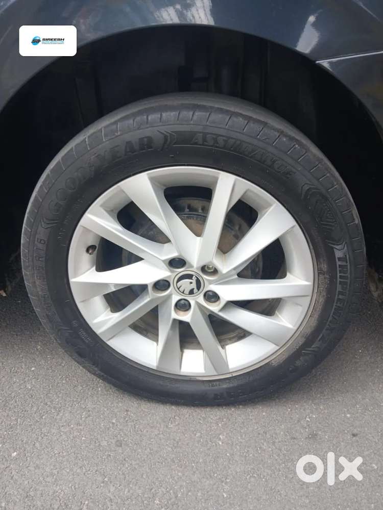 Skoda Slavia Ambition 1.0l Tsi At, 2022, Petrol