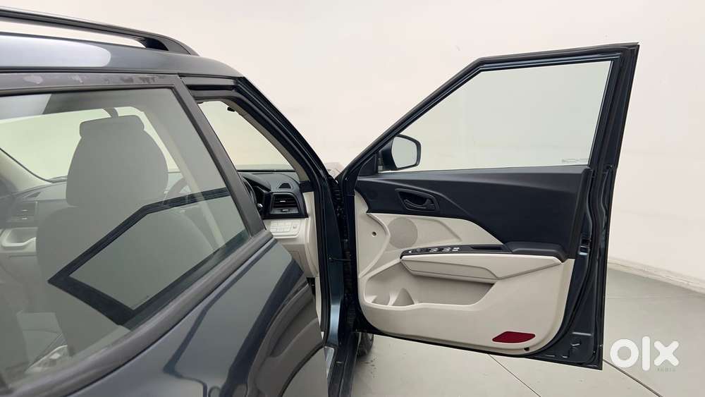 Mahindra Xuv300 W6, 2022, Petrol