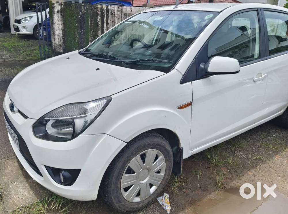 Ford Figo 2010-2012 Petrol Titanium, 2010, Petrol