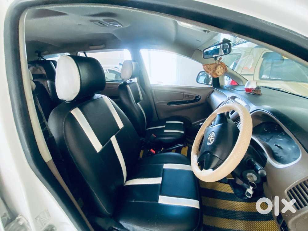 Toyota Innova 2.5 G (diesel) 8 Seater, 2015, Diesel