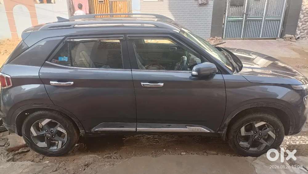 Hyundai Venue 2021 Petrol 32000 Km Driven