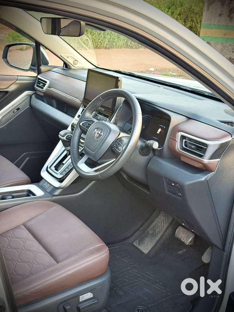Toyota Innova Hycross 2.0 Zx (o) Hybrid 7 Str, 2025, Petrol