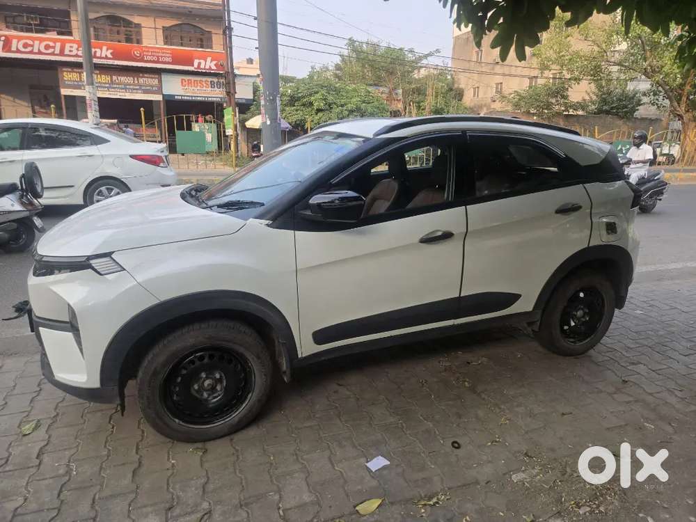 Tata Nexon 2025 Petrol 14600 Km Driven